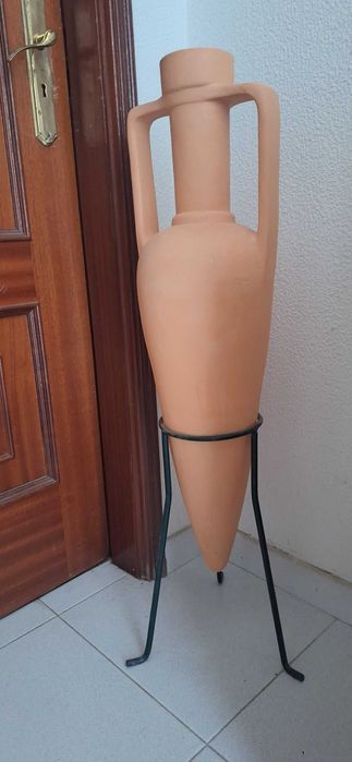 Ânfora decorativa em barro vermelho