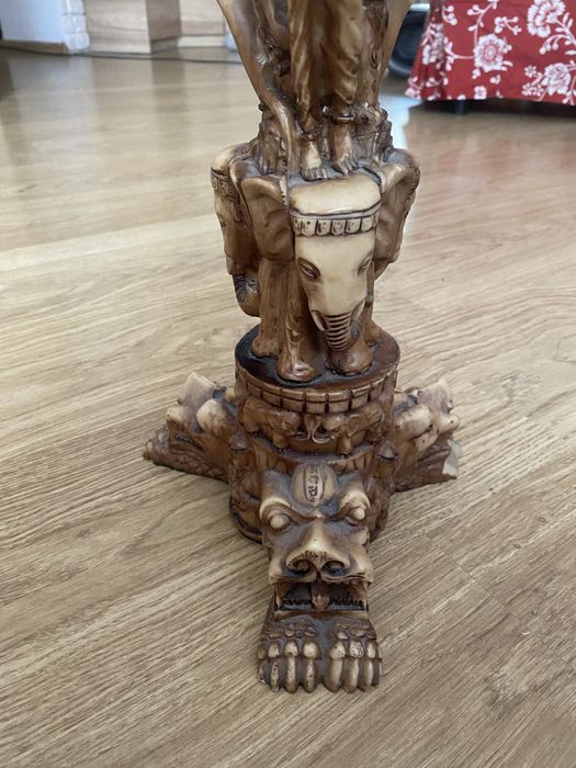 Noga od stolika indyjska