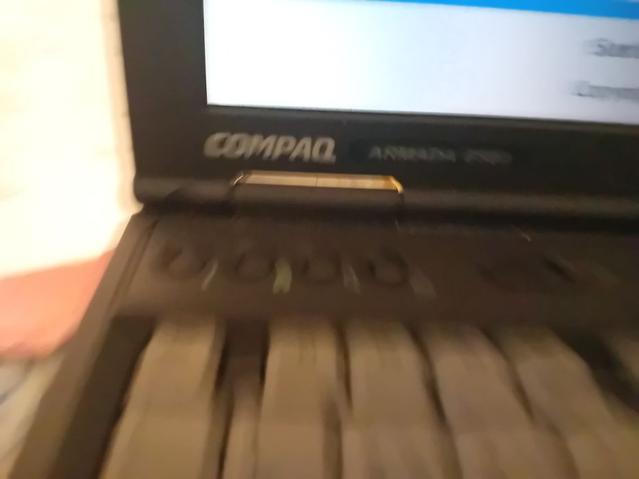 Computador antigo compaq