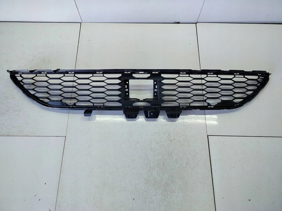 Dacia Sandero III Kratka Środkowa Zderzaka Przód Przednia 622545973R
