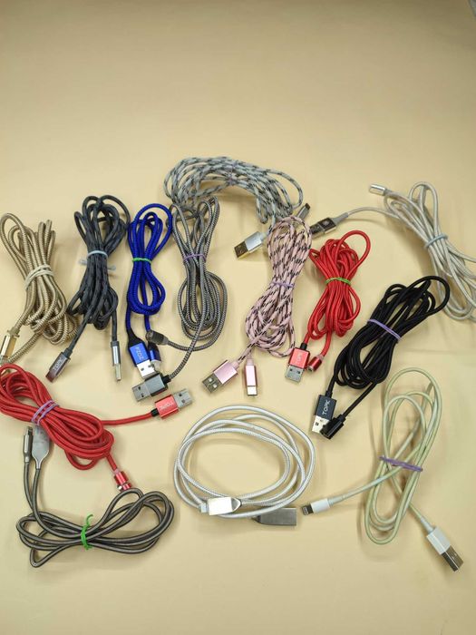 Шнури та зарядки до телефонів