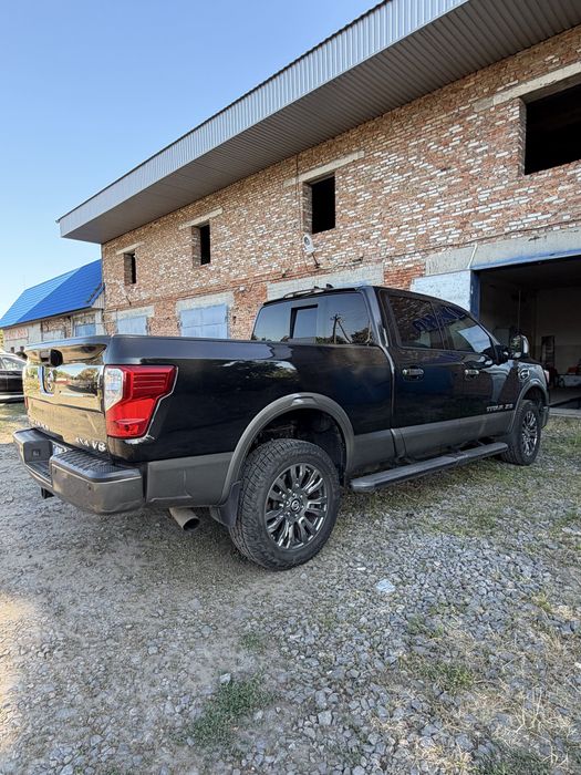 Nissan Titan platinum 2018