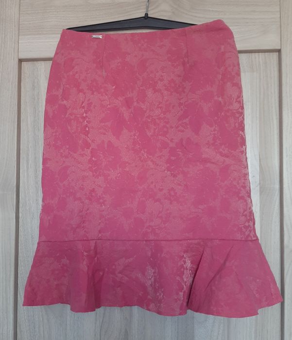 Ciemnoróżowa garsonka