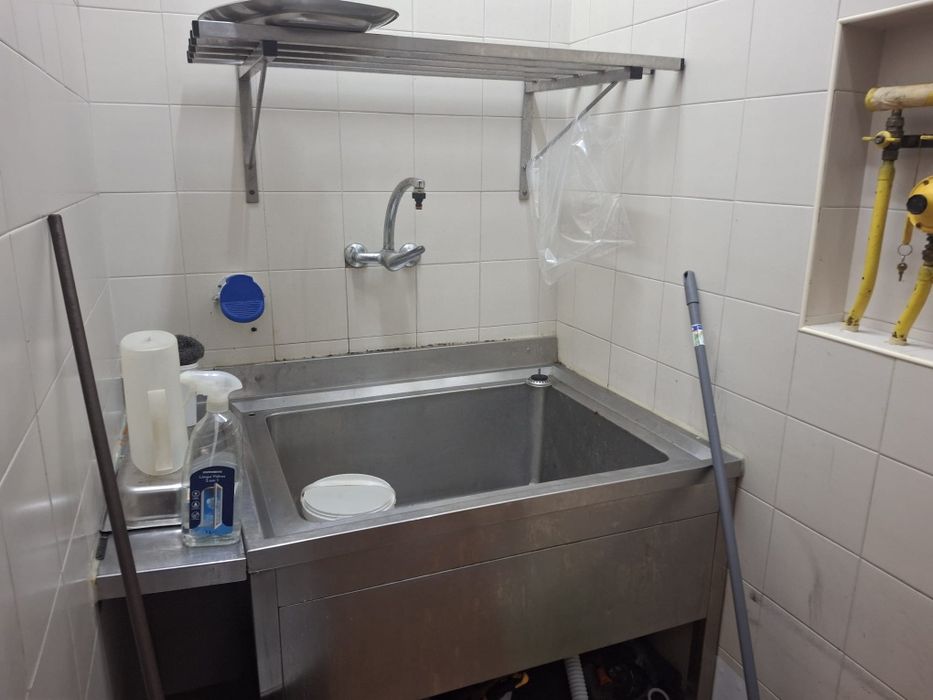 Bancas em inox e Estantes e Parteleiras