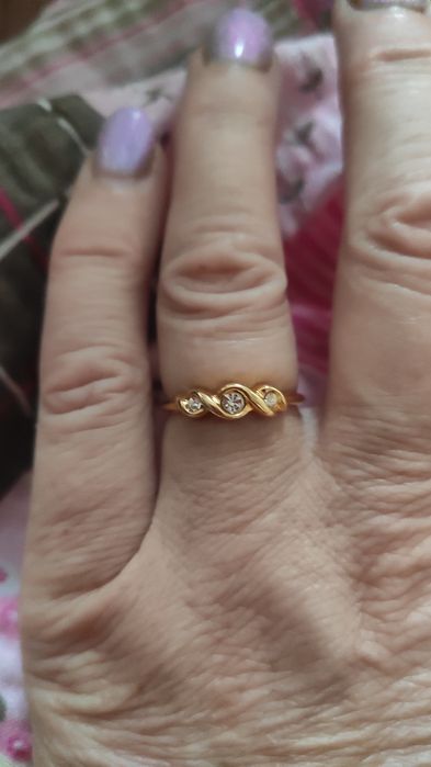 Pierścionek w kolorze złota