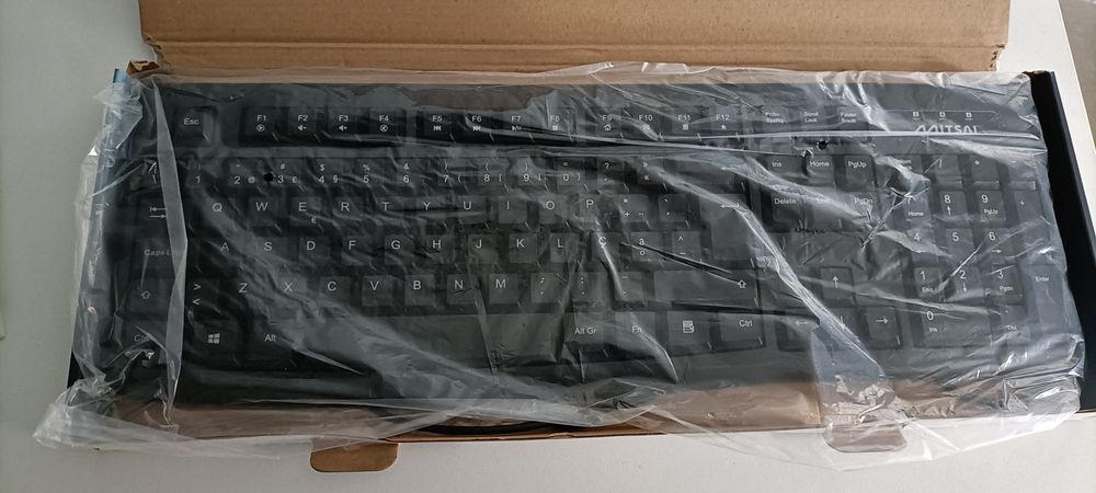Teclado PT USB - pouco usado, em bom estado