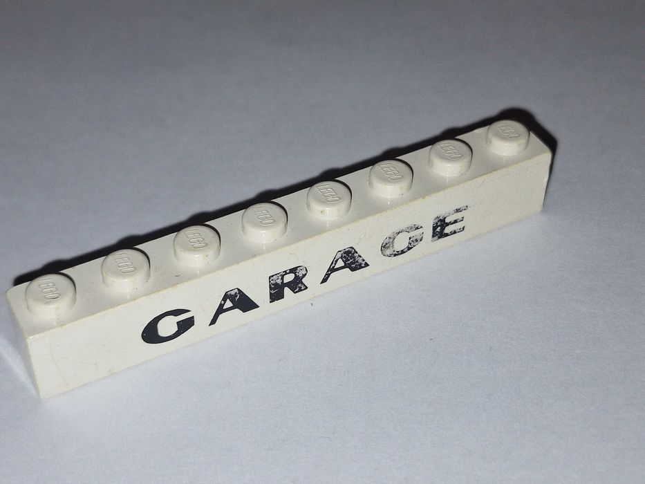 Lego 3008p03 - brick 1x8 " Garage " Retro lego.(B)