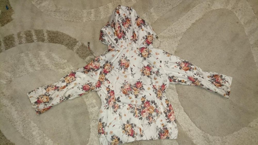 Продам ветровку для девочки