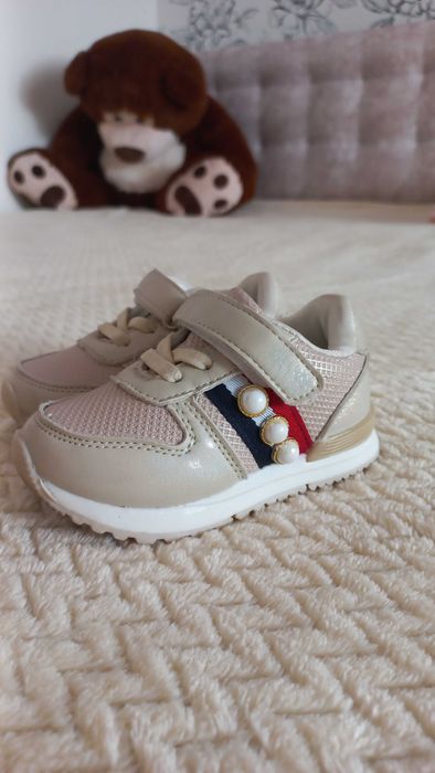 Продам кросівки дитячі