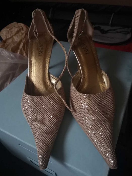 Sprzedam buty na Sylwestra w kolorze złotym rozmiar 39