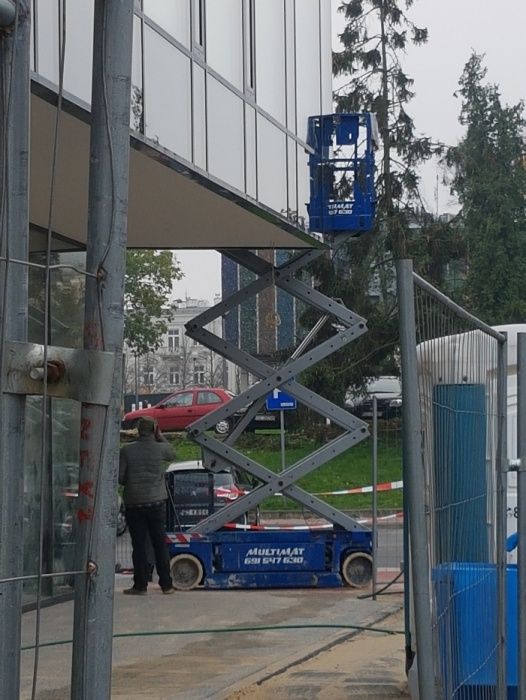 Podnośnik Nożycowy podest do prac na wysokosci- wynajem genie 1930