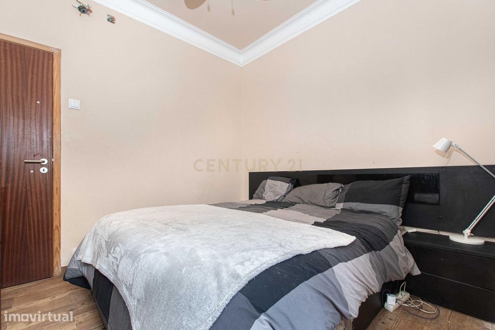 Apartamento T2 remodelado (Penha de França) -  (PROPOSTAS MULTIPLAS)