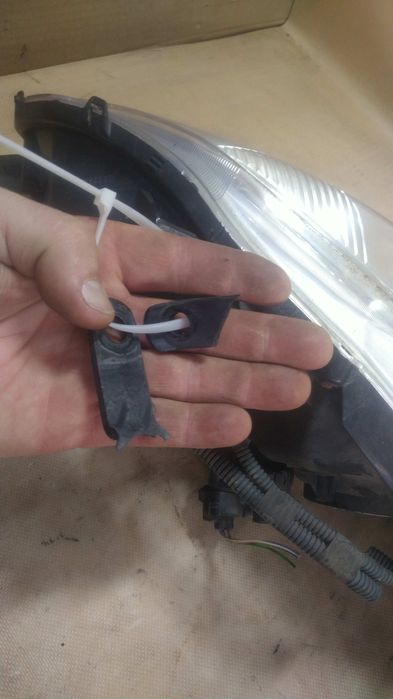 / Corolla E15 lampa prawa przednia EU