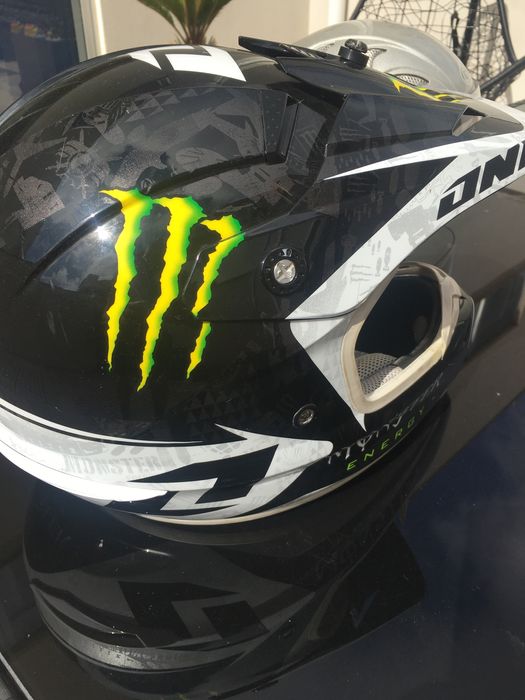 Capacete monster