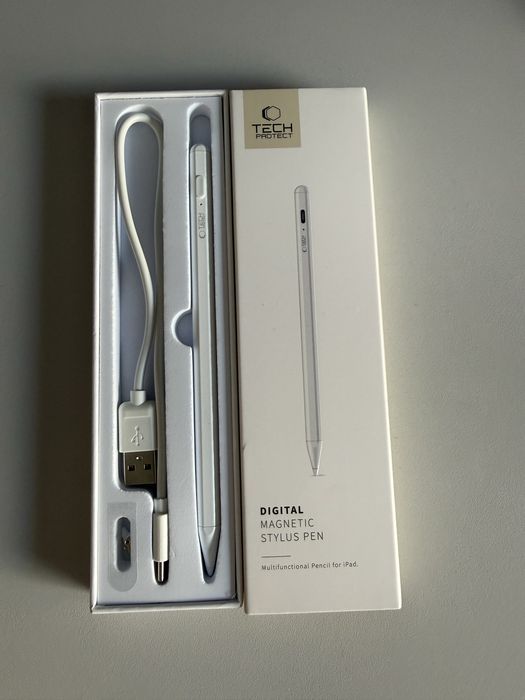 Rysik tech protect do iPad’ów pełny zestaw: rysik, kabel, dwie dodadkowe końcówki. W pełni sprawny, w idealnym stanie, bardzo krótko używany