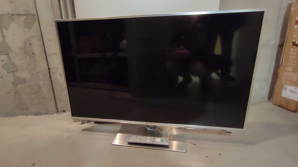 Telewizor Panasonic TX-L42FT60E 42 cale stan bdb