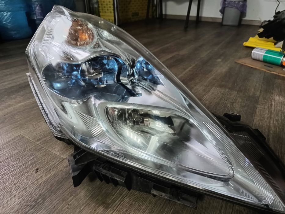 Фара передня права Nissan Leaf II Ніссан Ліф 2 фара правая headlight оригінал б/у