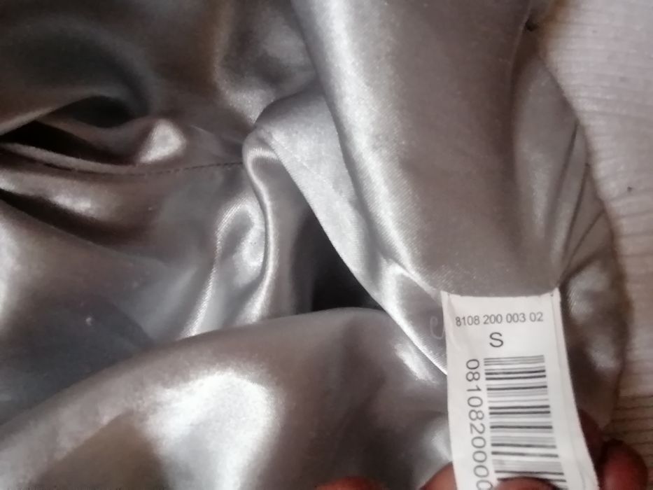 Casacos quentes marca stradivarius e breshka e