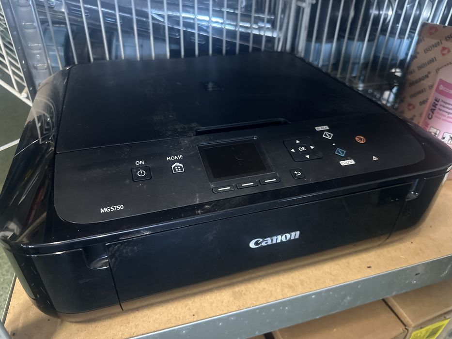 Dwa komputery stacjonarne, dwa monitory, skaner, drukarka + ejndows