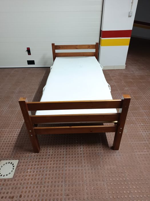 Cama de solteiro completa