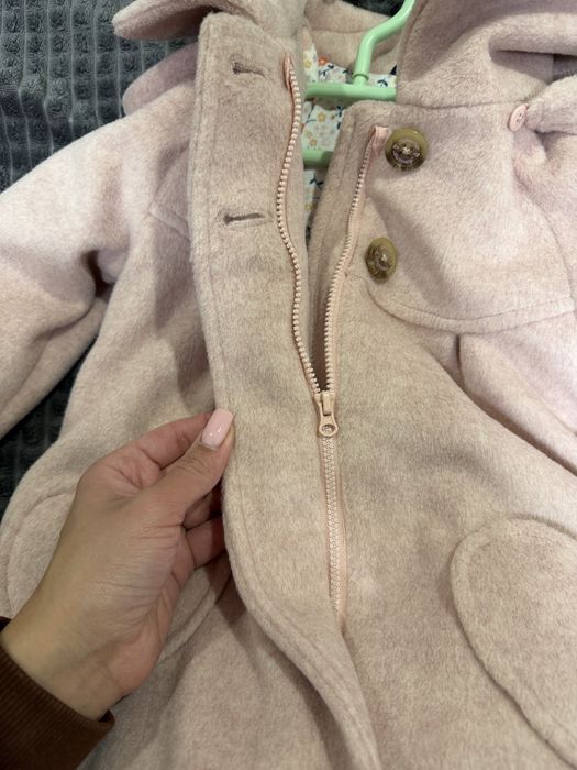 Рожеве пальто на дівчинку