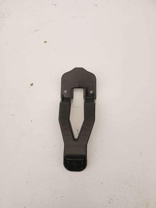 Renault Megane IV 4 kombi ślizg wspornik mocowanie zderzaka tył tylny