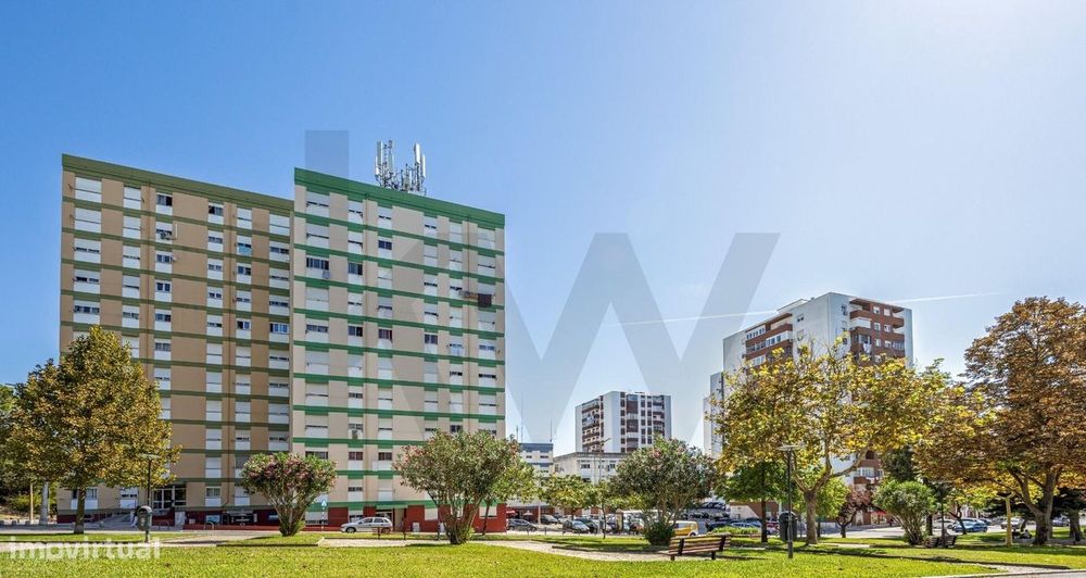 T2 Em Miratejo | Corroios | 1.º Andar | Potencial Para Remodelação Tot