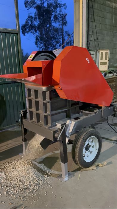 Britadora de Entulho