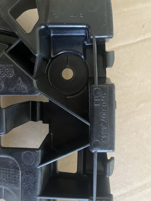 Кронштейн бампера . Porsche Cayenne. 9YO.807.484.E.    9YO.807.406.E