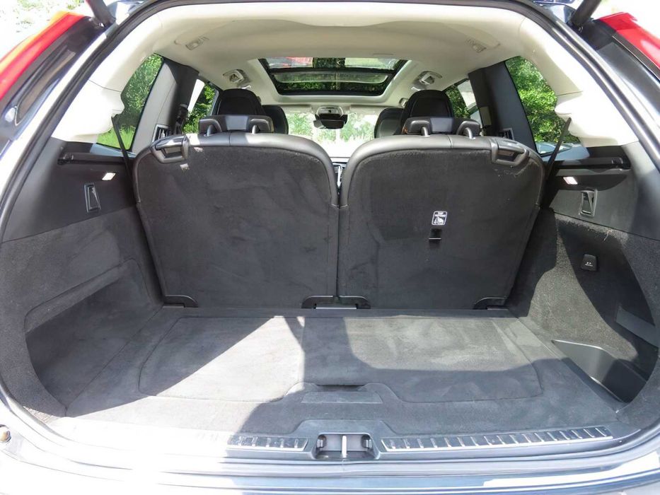 Volvo XC90 B5      2022