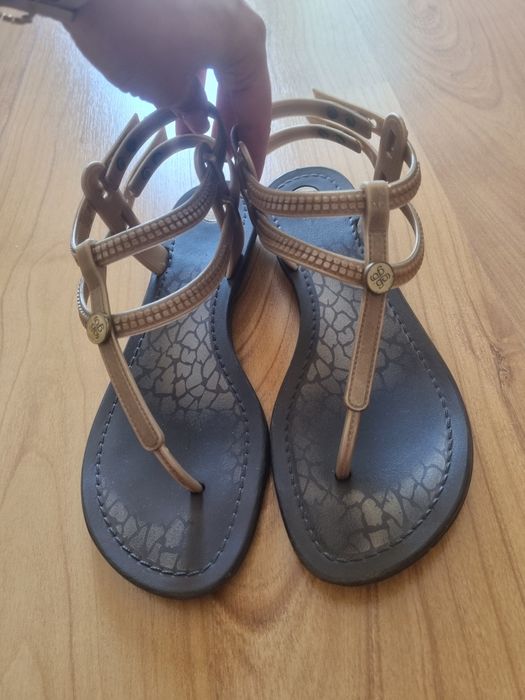 Sandálias castanhas gardenia