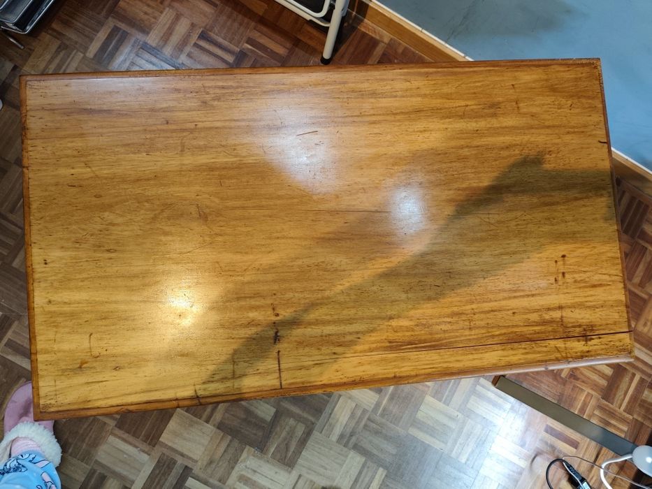 Mesa centro madeira australiana