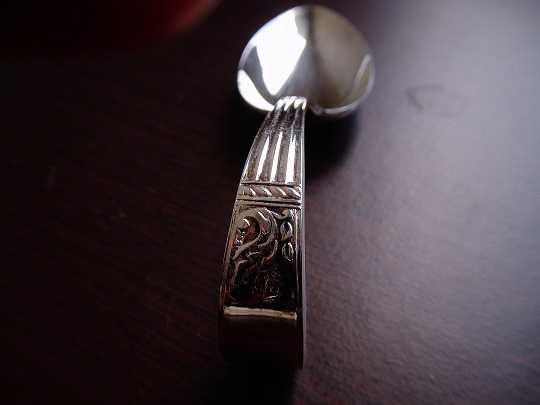 Piękne ozdobne łyżki srebrne England