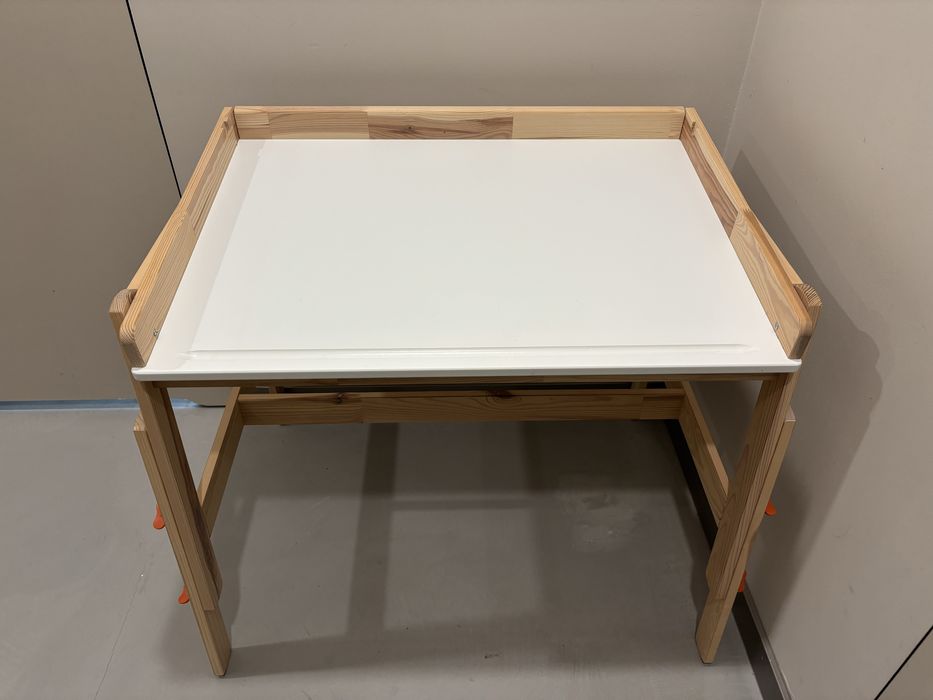 Ikea biurko flisat rośnie z dzieckiem