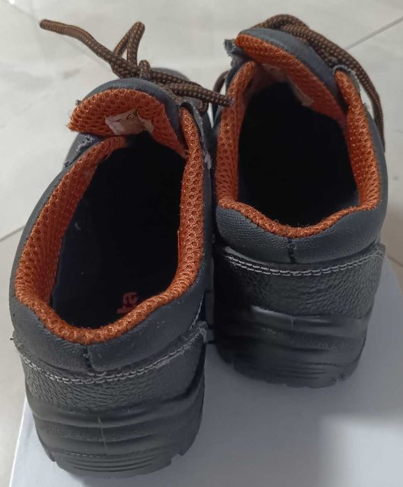 Calçado de biqueira de aço, profissional. Desde 15EUR