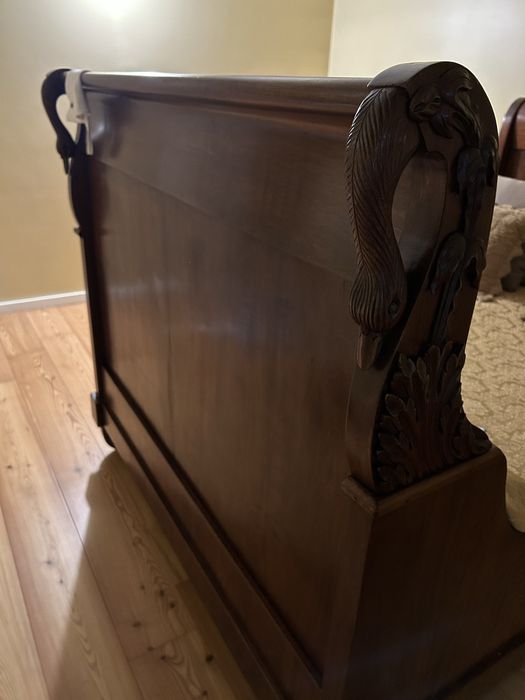 Cama antiga bico de pato