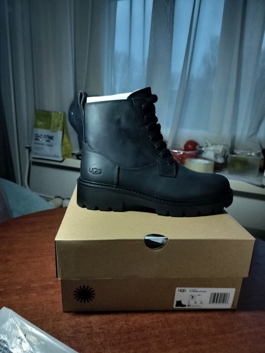 UGG Everdeen  skóra