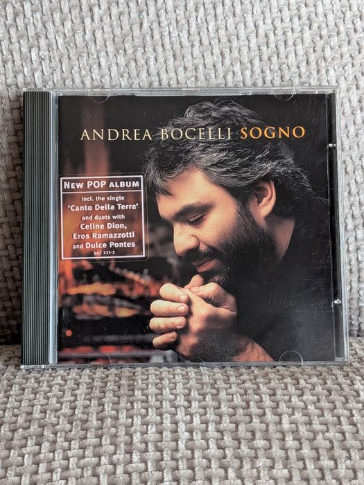 Large-Theme CDs440851576034447361