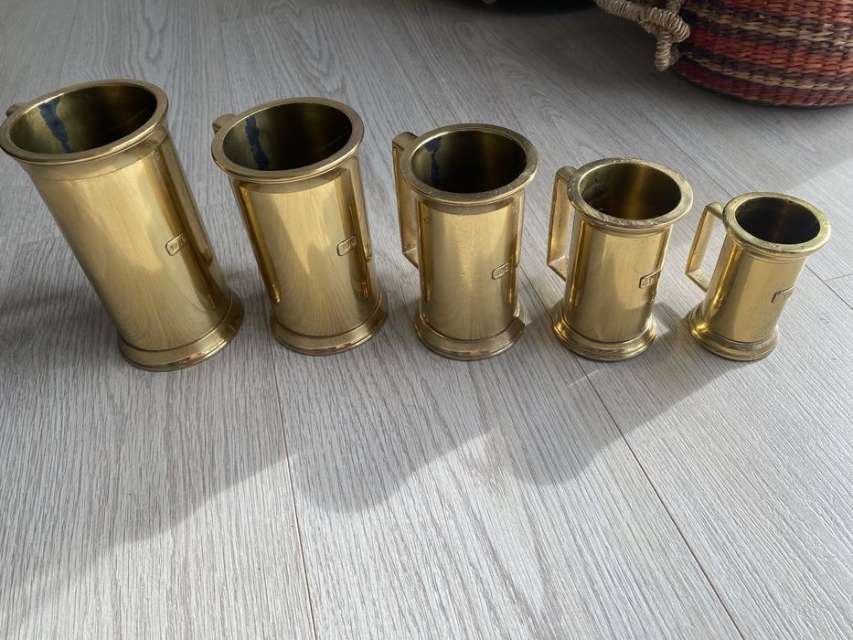 Canecas medidoras antigas