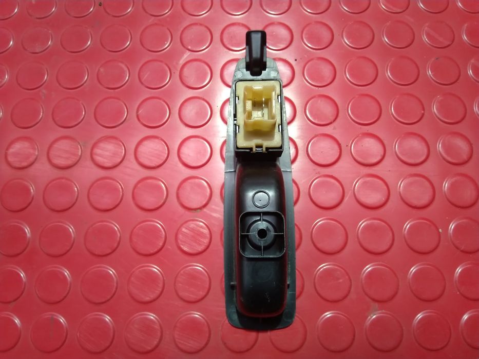 Comando / Botão / Interruptor Vidros Trás Direito 829614619R - RENAULT CAPTUR I