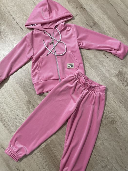 Велюрові костюми для дівчат та хлопців