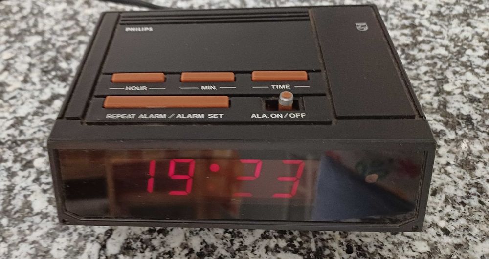 Despertador Digital Philips HR5279 Vintage