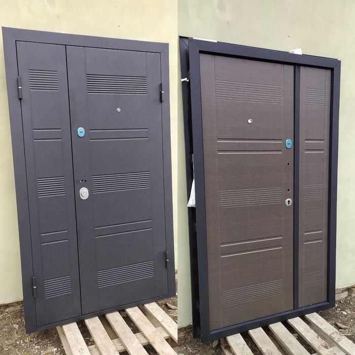 Нові металеві двері.