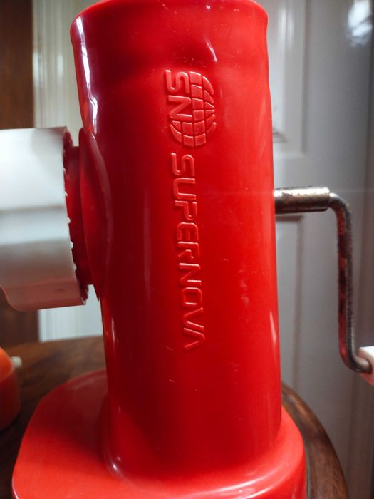 Vintage Picador de Carne Supernova 70s Design