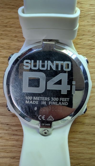 Profesjonalny, zgrabny komputer nurkowy Suunto D4i