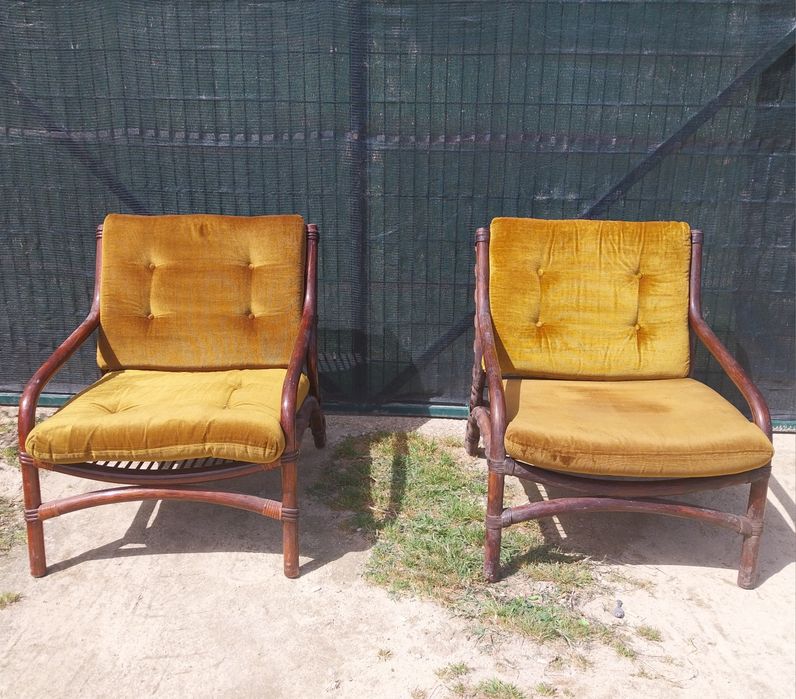 Cadeirões em bambu.