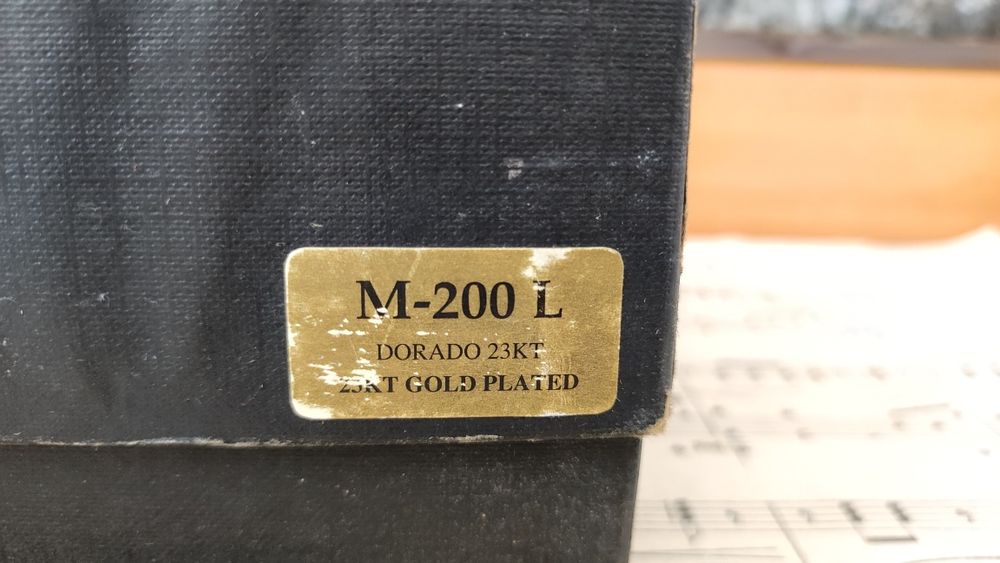 Furador El Casco M-200L em Ouro 24 Kt

This elegant tape disp