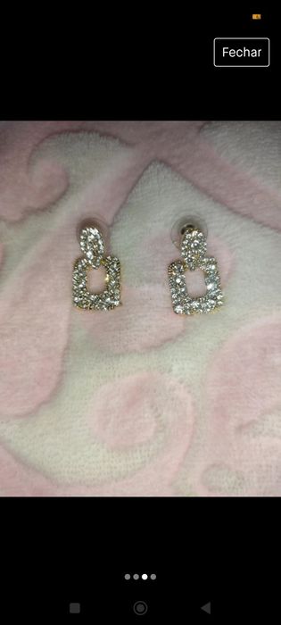 Brincos brilhantes dourados novos