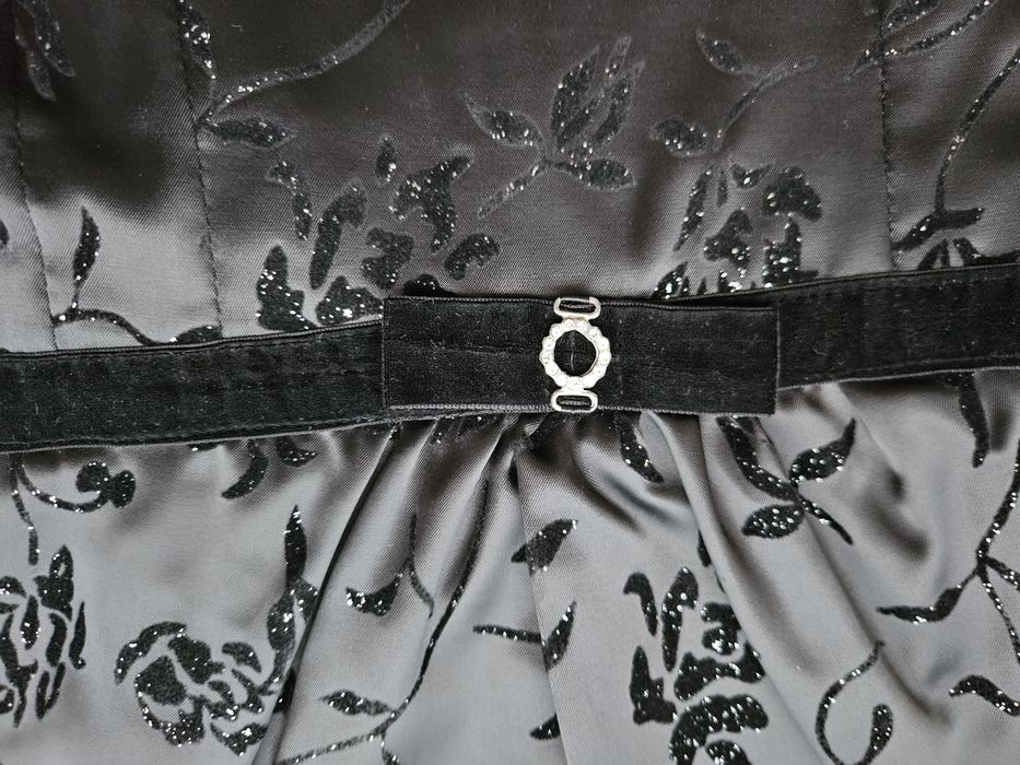 Nieużywana elegancka sukienka, czarna, Astry, rozm M