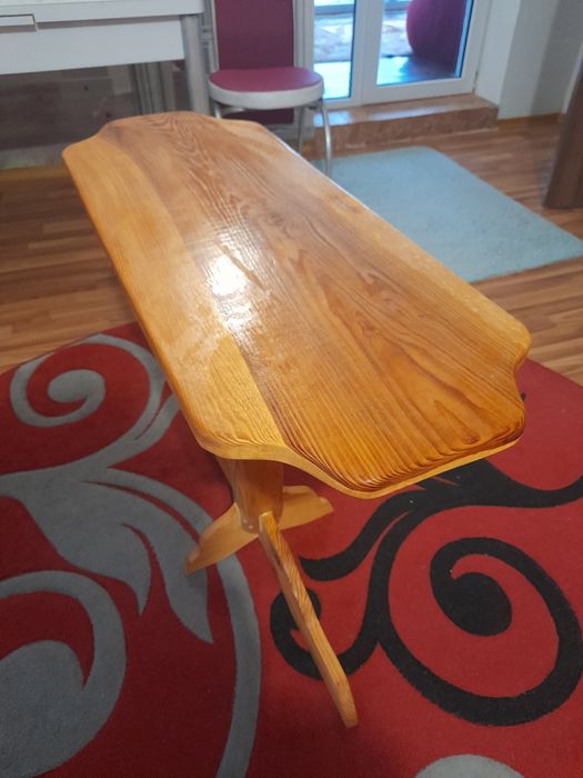 Дерев'яний столик